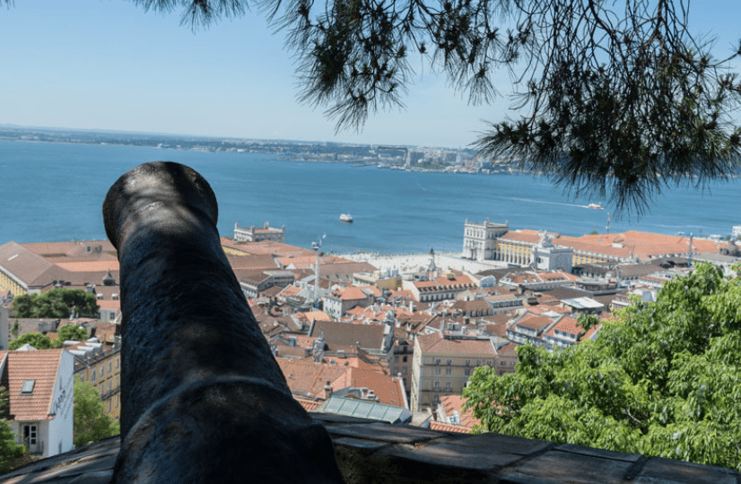 Visiter le château Sao Jorge en famille à Lisbonne