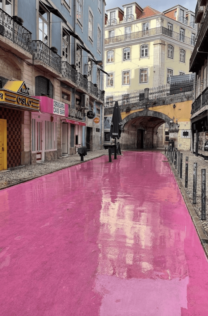 Pink Street à Lisbonne, rue pour faire la fête à Lisbonne le soir