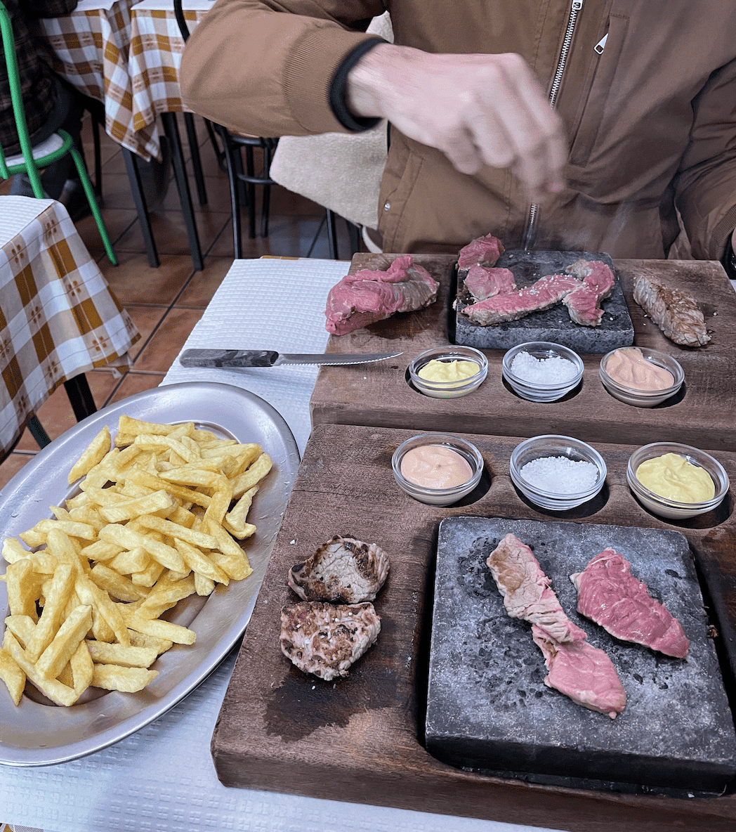Casa Cabacas à Lisbonne, meilleur pierrage à Lisbonne, meilleur viande sur pierre chaude à Lisbonne