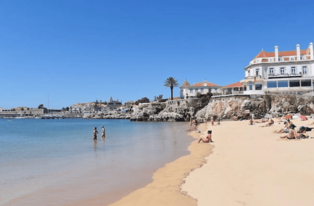 Praia da conceiçao à cascais, plage à cascais autour de Lisbonne