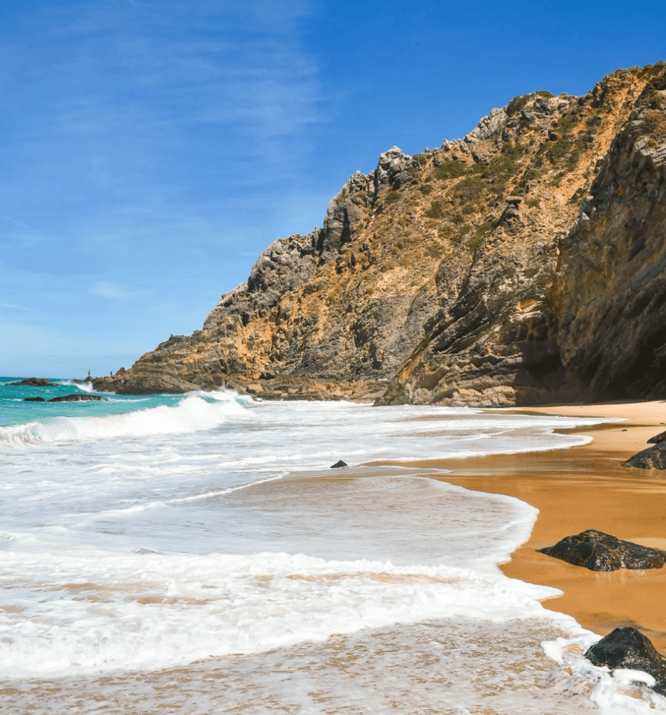 Praia da Adraga à Sintra, près de Lisbonne au Portugal