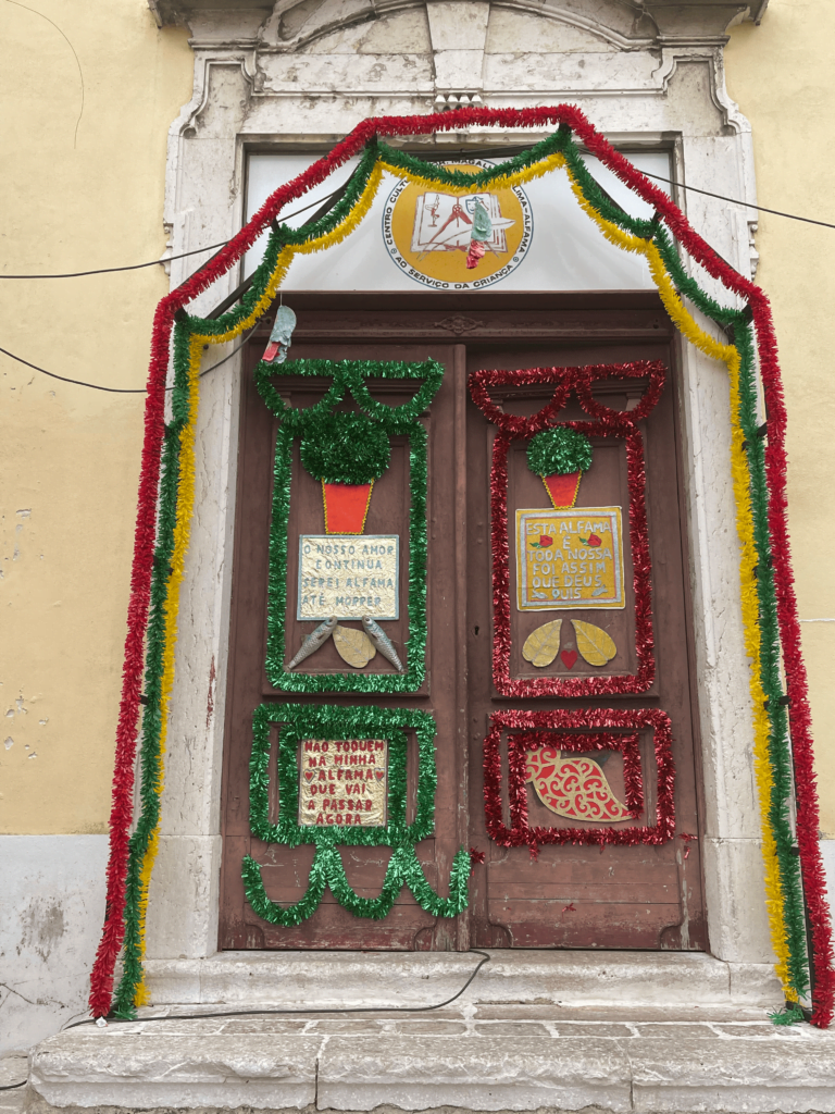Décoration dans les rues de lisbonne, pour les fêtes de lisbonne le 12 et 13 Juin, pour la saint antoine, fête de la sardine lisbonne, fête de la saint antoine